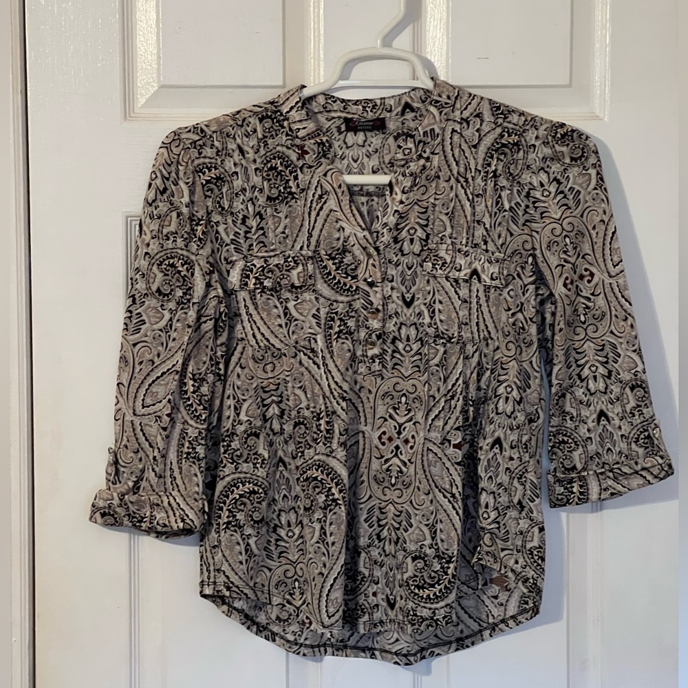 Super cute 3/4 sleeve blouse